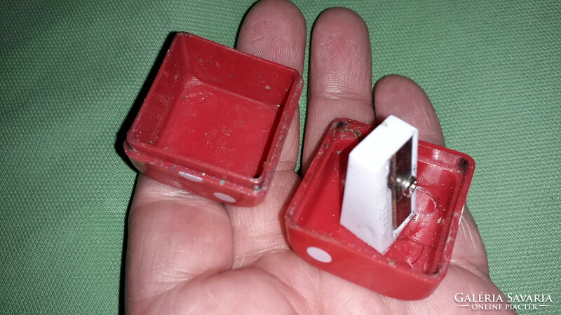 Old paper shop plastic red-white speckled dice pencil sharpener 5x5x5 cm according to the pictures
