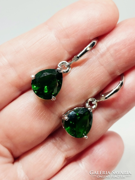 White gold-filled (wgf) earrings with faceted emerald green cz crystals 154