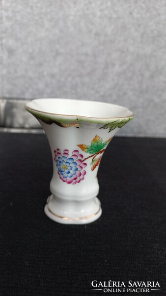 Régi Herendi Viktória mintás kis váza, kézi festésű, aranyozott