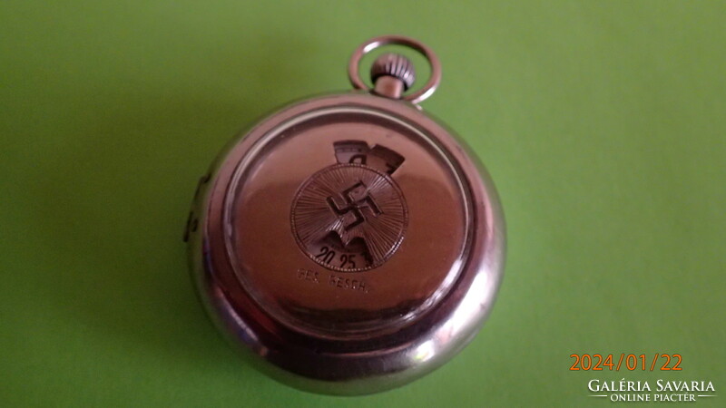 German 2.Vh. Double-toned officer's silver pocket watch with chain, works
