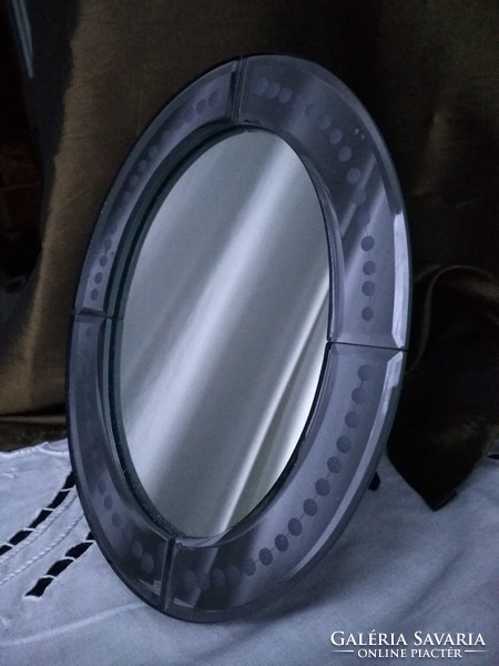 Table or wall-hanging mirror