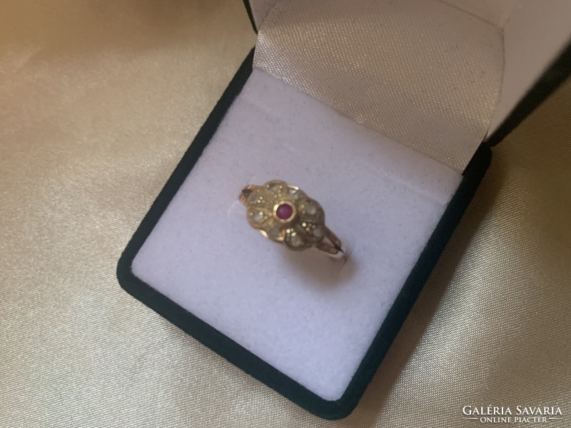 Antique 14 kr. Ring with diamonds and ruby
