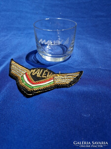 Malévos glass and a Malévos topper