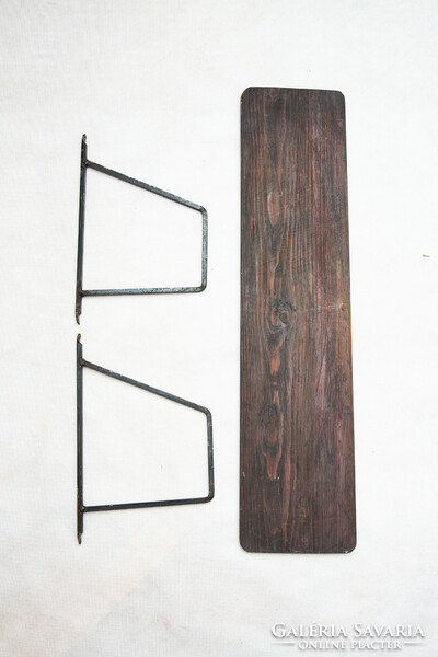 Pair of shelf brackets with 2 wooden shelves