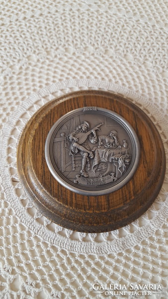 Small round pewter relief, wall decoration in an oak frame, 2 pcs.