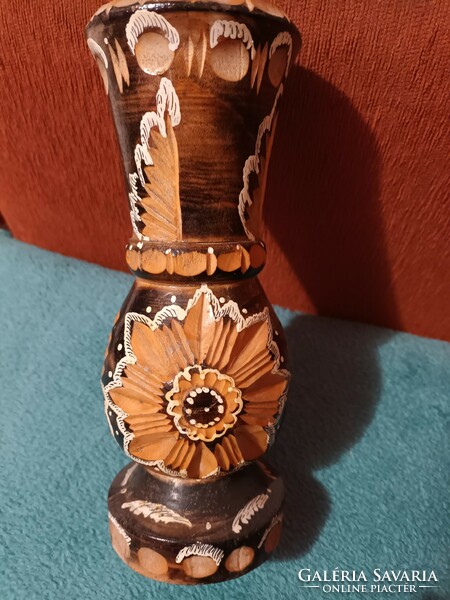 Beautiful hand-carved thick wooden flower pattern vase