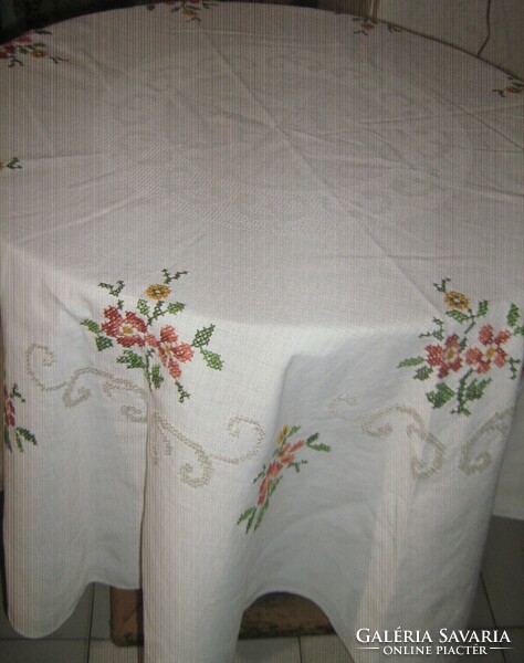 Beautiful cross-stitch hand-embroidered baroque flower pattern slightly oval tablecloth