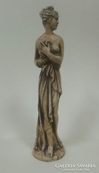 Törölköző női akt, 32 cm magas szobor