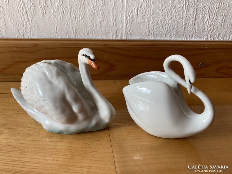 Raven's house/quarry porcelain swan figurines