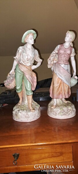 Pair of statues.