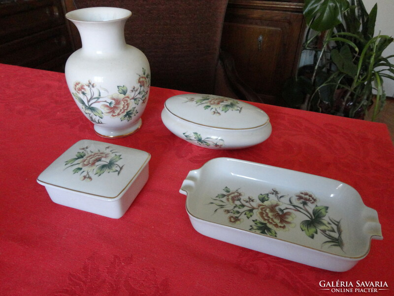 Hollóháza 4-piece porcelain set, floral pattern.