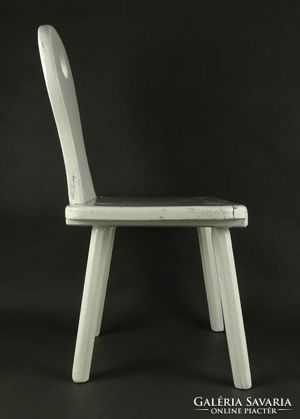 1Q772 Antik kisméretű faragott fehérre festett szék gyerekszék