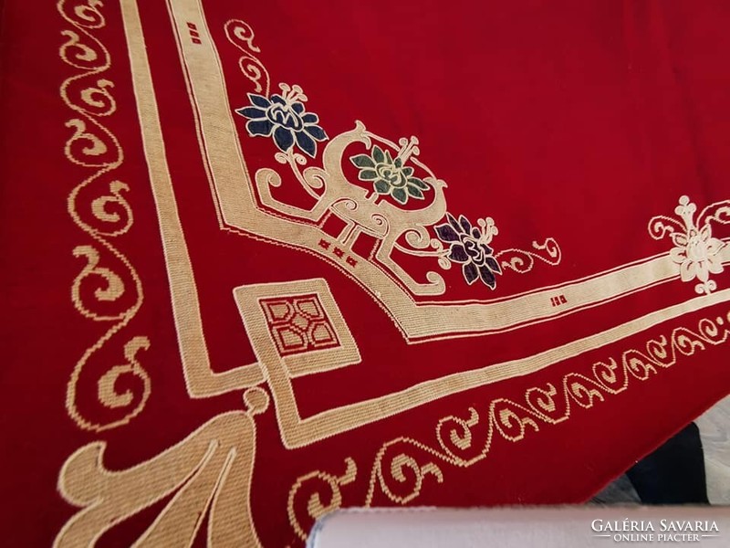 Art Nouveau woven tablecloth with velvet overlay - 150 x 150 - art&decoration