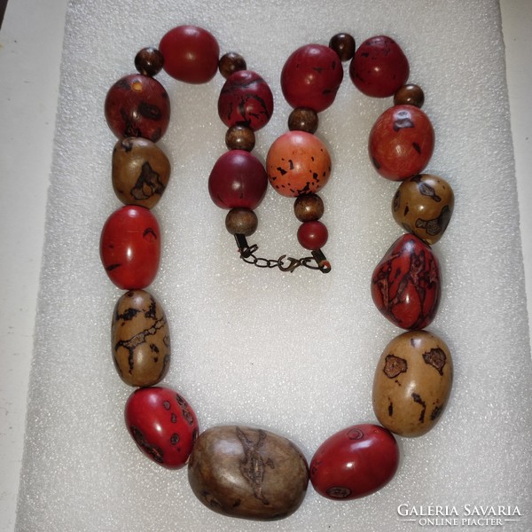 Special fruit seed effect necklace 55cm