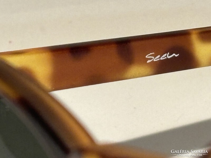 Seen snsu0010 unisex sunglasses at half price for 6,000 ft near mom park! Retail price around 12,000!