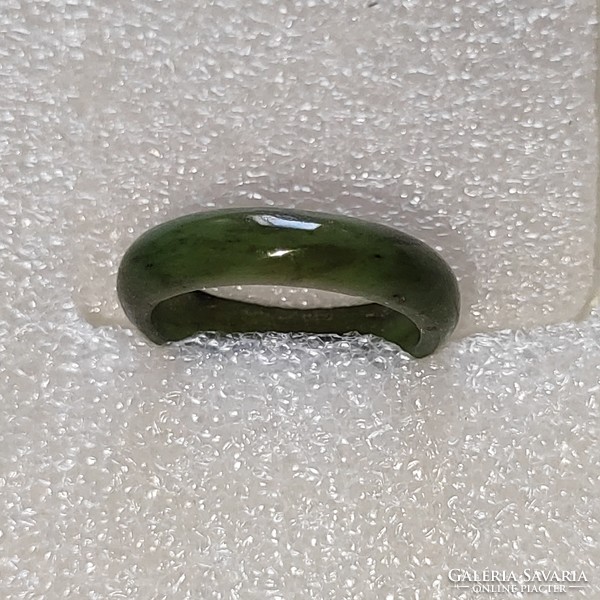 Nephrite/jade ring 17.8Mm (56)
