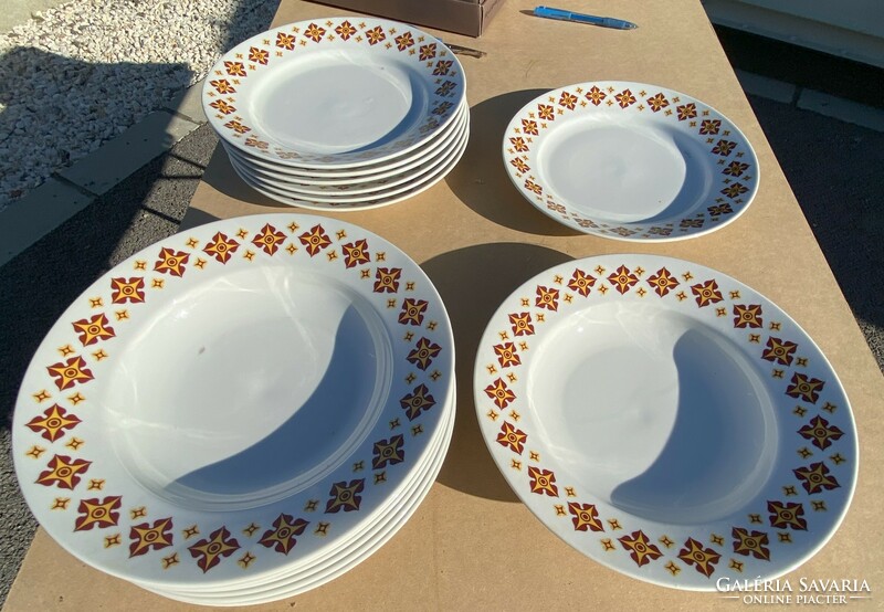 Retro Zsolnay porcelán tányérok 14 db