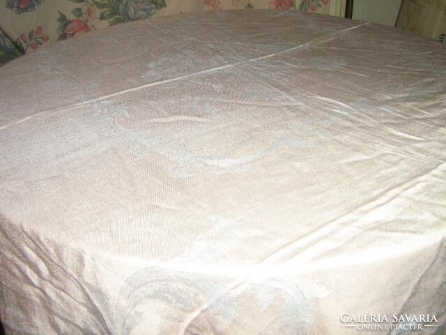 Beautiful antique pink baroque leaf pattern damask tablecloth