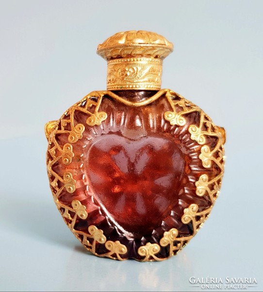 Gyönyörű parfümös kölnis üveg Pillangó díszítéssel ékesítve