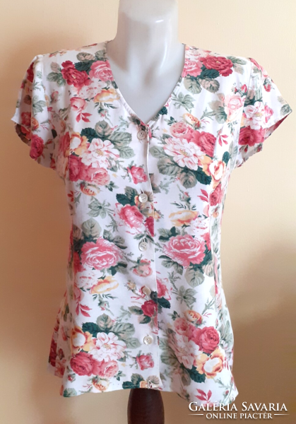 Floral summer blouse.