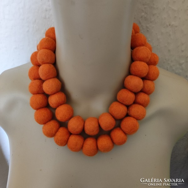Narancsos filc nyaklánc kapcsoló nélküli 90cm