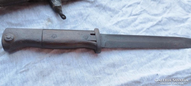 Világháborús bajonett eredeti állapotában, +ajándék kardtöredékkel