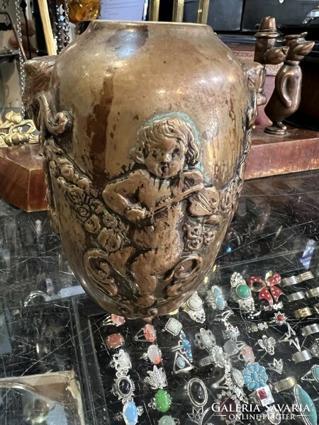 XIX. századi kerámia váza, bronz felületi öntéssel, 14 cm-es nagyságú.