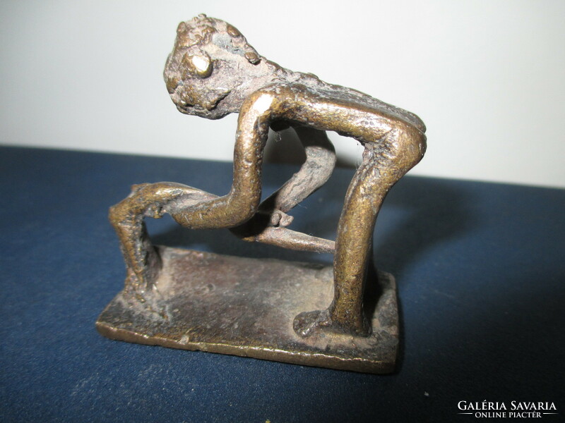 Amorf kis bronz szoborka