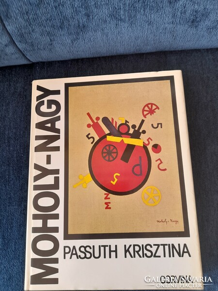 Krisztina Passuth's book Moholy-nagy