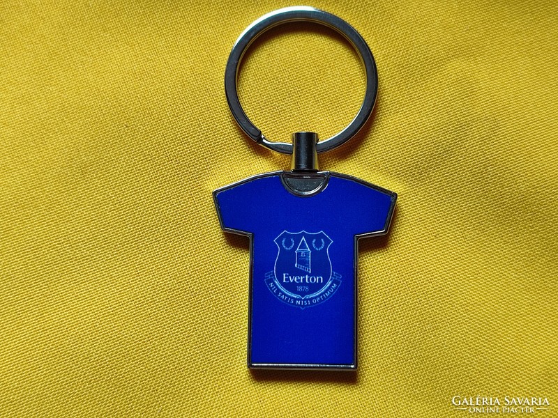 Metal keychain in the shape of an Everton jersey