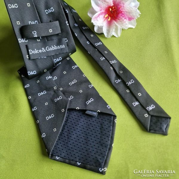 ESKÜVŐ NYK47 - Fekete alapon D és G betű -  selyem nyakkendő
