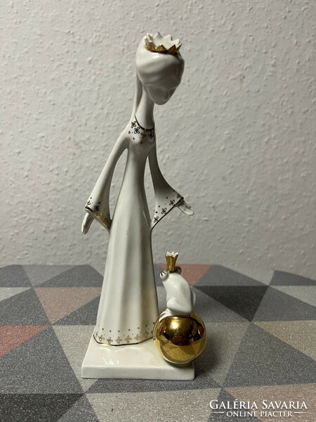 Aquincum porcelain frog king with princess