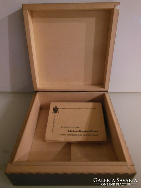 Box - wood + a few small items - 15 x 15 x 8.6 cm - old - Austrian