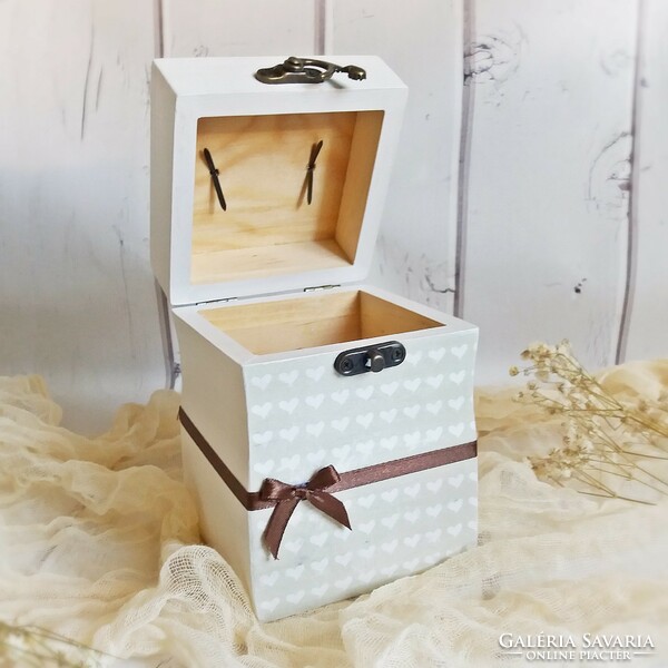 Handled box with soap roses - limited edition