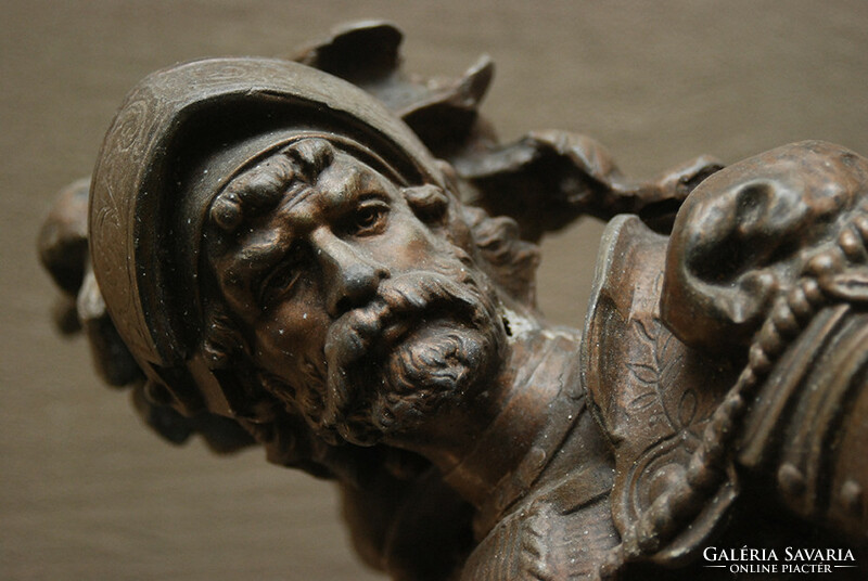 Harcos férfi - lovas szobor - bronz szobor