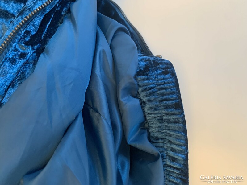 Gyönyörű mély türkiz kék fényes bársony bélelt dzseki kapucnival elegáns kék