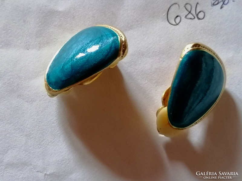 Retro, very showy, turquoise ear clip 687.