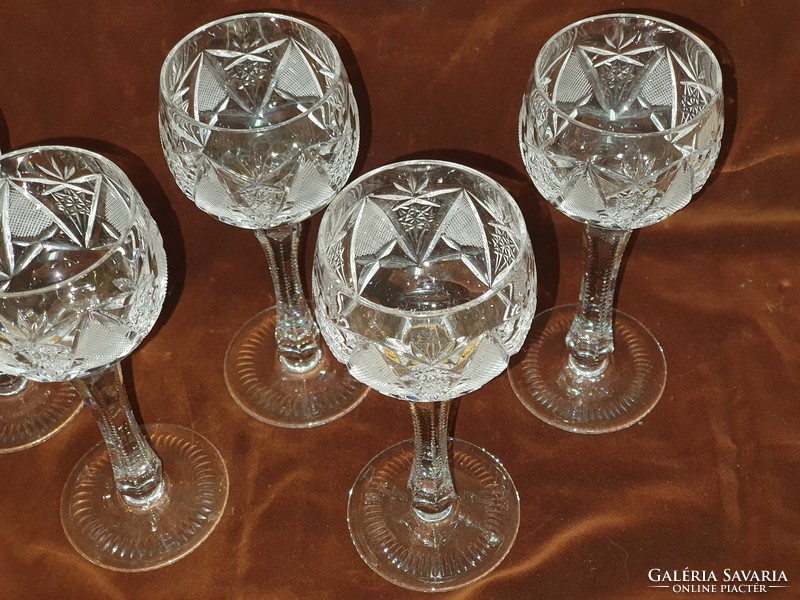 Crystal white wine glass set.