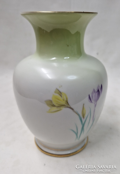 Hollóházi virágmintás halvány zöld nyakú szépen aranyozott hibátlan állapotú porcelán váza 15 cm.