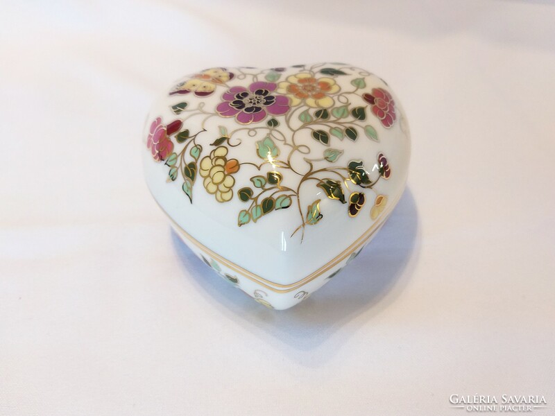 Zsolnay butterfly big heart bonbonier / jewelry holder. Flawless!