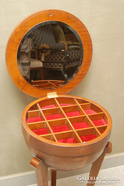 Baroque style jewelry holder table with red velvet offering