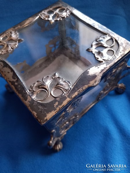 For lovers of art nouveau! Antique silver plated pewter jewelry trinket box gingko biloba pattern