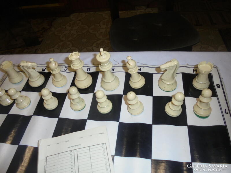Retro tournament chess, chess set