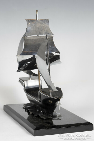Art deco vitorlás modell - fa és krómozott fém kombinációja