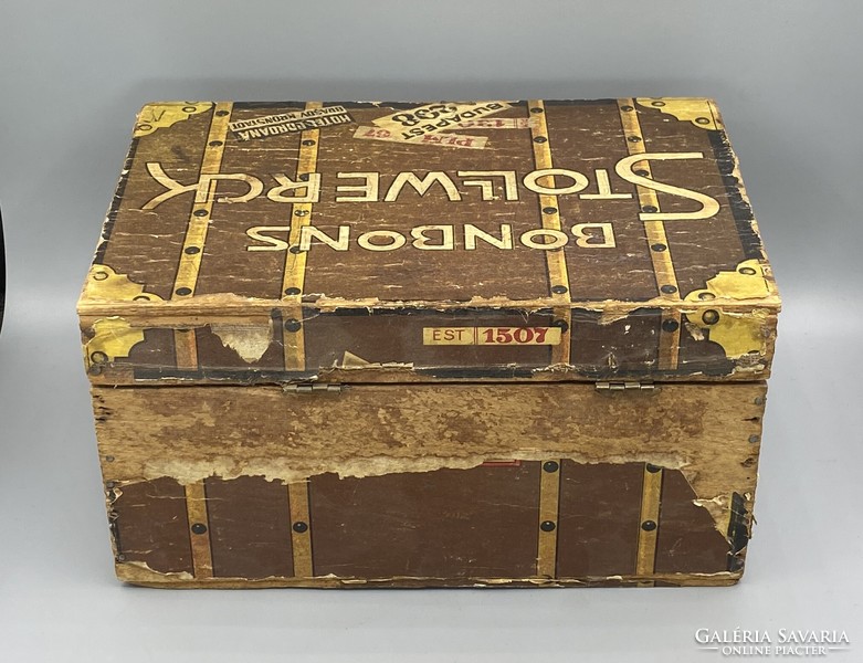 Rare wooden advertising box in the form of a stollwerck travel box