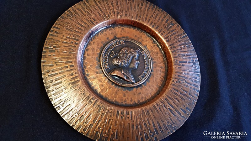 Industrial art, retro copper wall plate. With a diameter of 23 cm. With a portrait of King Matthias.