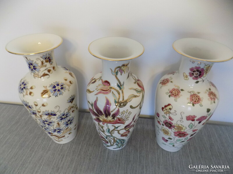 The popular 3 Zsolnay vases in one!