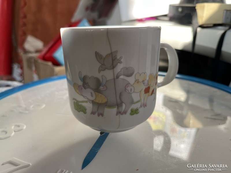 Alföldi's fabulous mug cracked