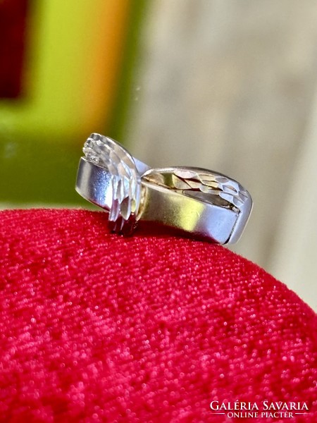 Csillogó, különleges ezüst gyűrű