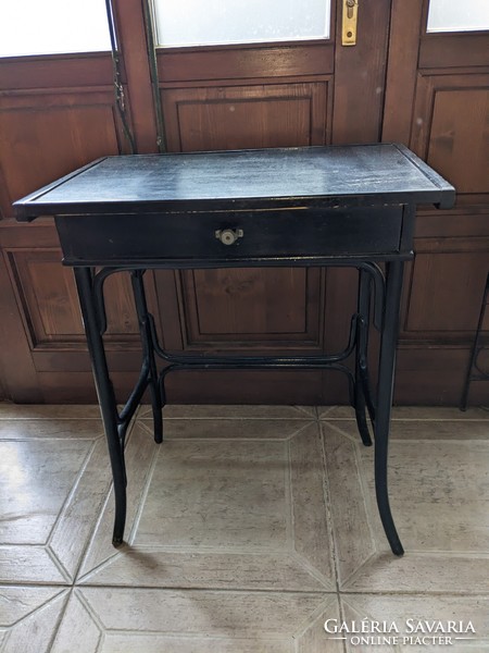Thonet table with drawers